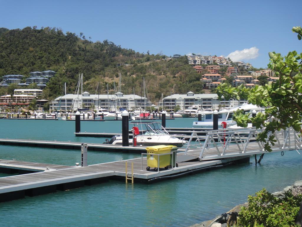 Boathouse Port Of Airlie Apartment Airlie Beach Room photo