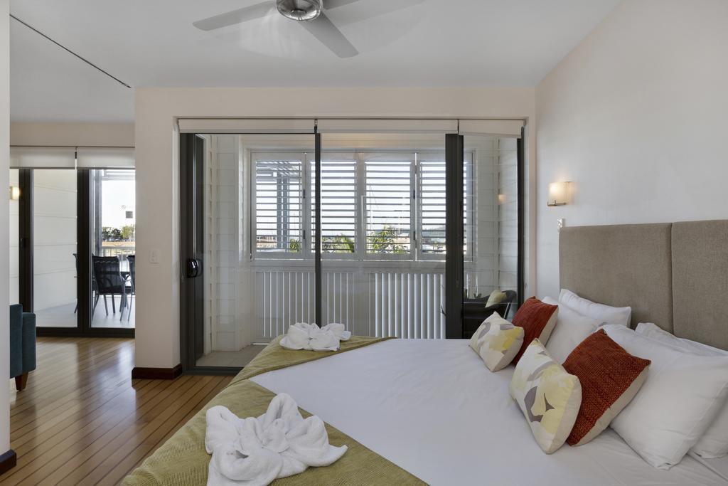 Boathouse Port Of Airlie Apartment Airlie Beach Room photo