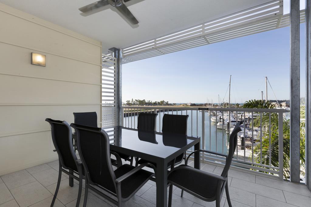 Boathouse Port Of Airlie Apartment Airlie Beach Room photo
