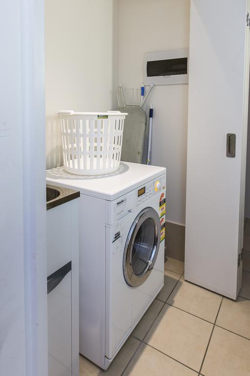 Boathouse Port Of Airlie Apartment Airlie Beach Room photo