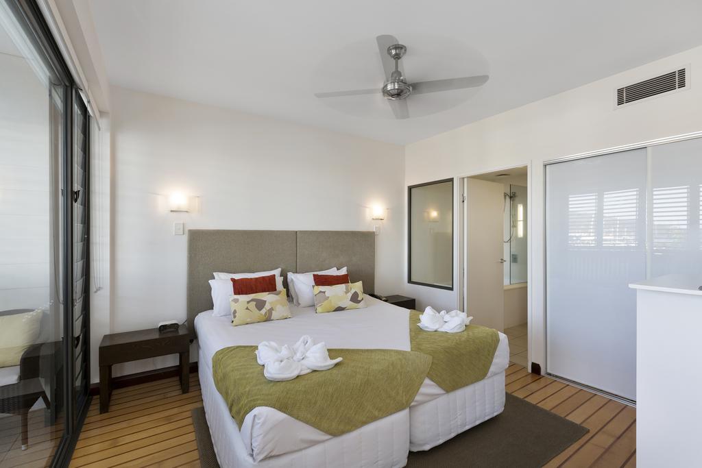 Boathouse Port Of Airlie Apartment Airlie Beach Room photo