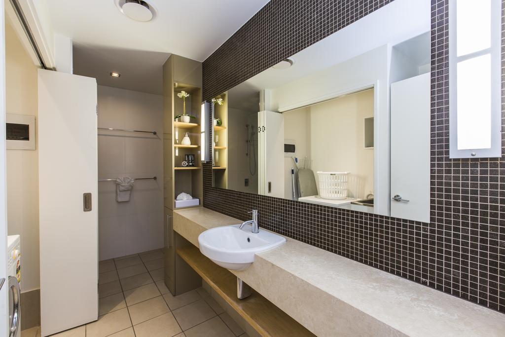 Boathouse Port Of Airlie Apartment Airlie Beach Room photo
