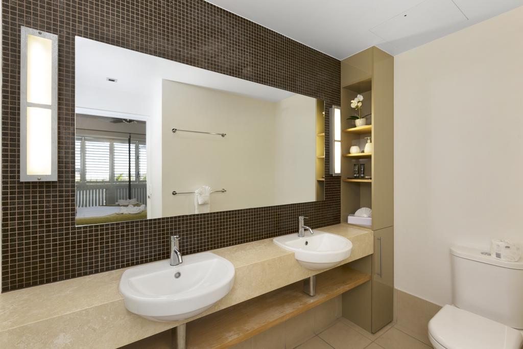 Boathouse Port Of Airlie Apartment Airlie Beach Room photo