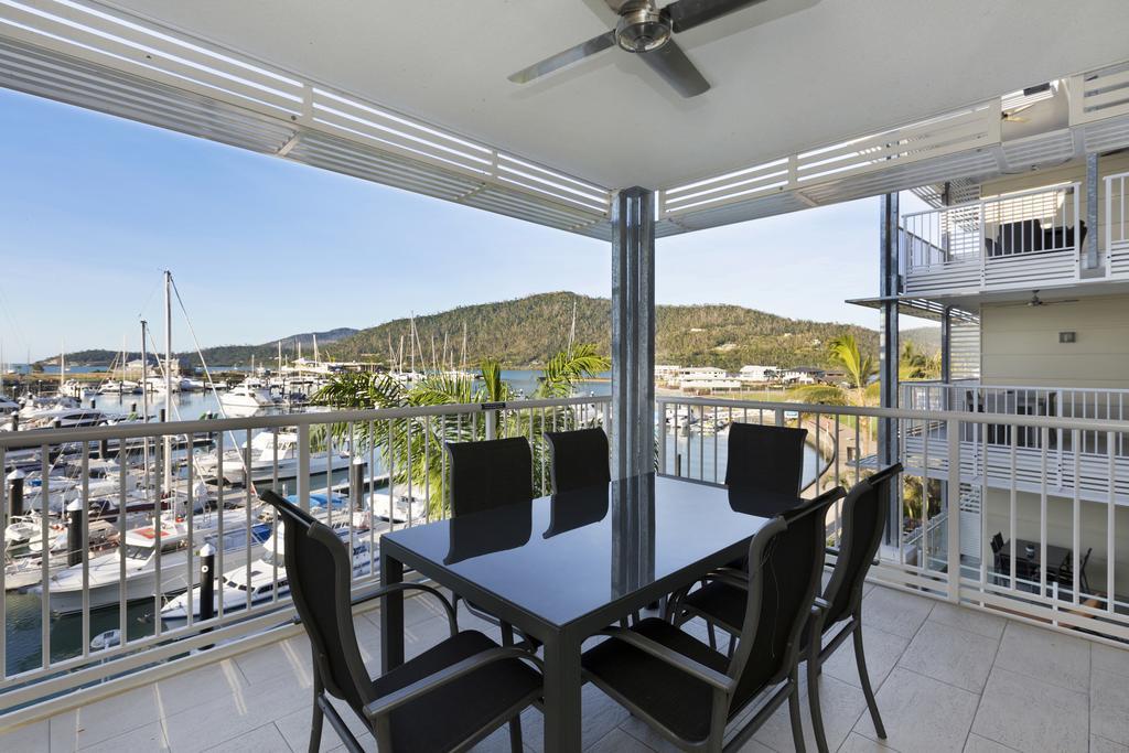 Boathouse Port Of Airlie Apartment Airlie Beach Room photo