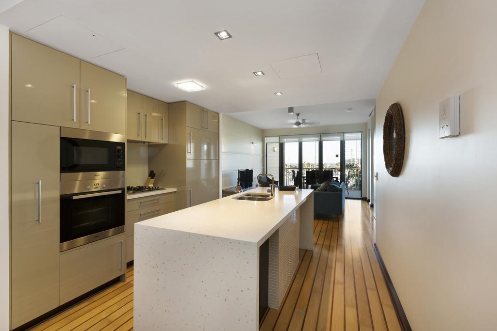 Boathouse Port Of Airlie Apartment Airlie Beach Exterior photo